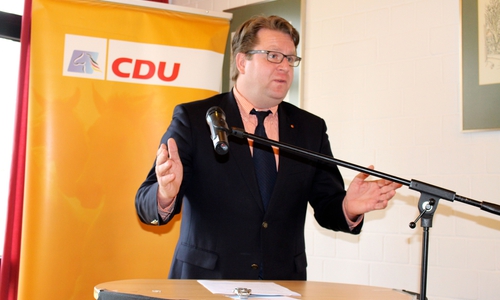 Carsten Müller bezieht Stellung zur Befragung von Stepahn Weil vor dem  Abgas-Untersuchungsausschuss. Foto: Archiv