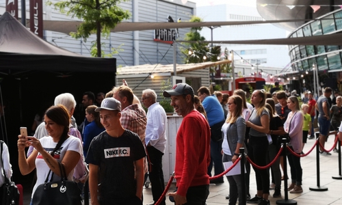Über 120 Teilnehmer kamen zum Casting in den Designer Outlets, um das neue Gesicht des Magazins "Dein Wolfsburg" zu werden. Foto: WMG Wolfsburg