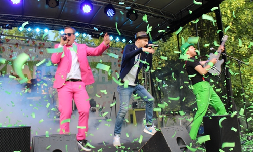 Knallfrosch Elektro bringt den Seeliger Park zum Rocken und Tanzen. Fotos: Max Förster/Stadt Wolfenbüttel