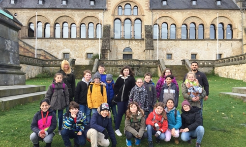 Die Forscherklasse vor der Kaiserpfalz. Fotos: Adolf-Grimme-Gesamtschule