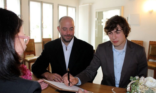 Florian Raabe (links) und Pavel Rudenko gaben sich heute im Standesamt Helmstedt das Ja-Wort. Foto: Stadt Helmstedt
