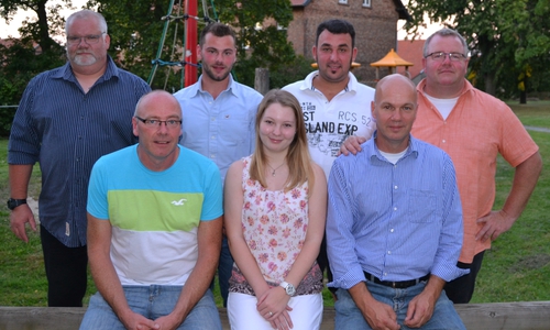 Diese sieben Kandidatinnen und Kandidaten treten zur Gemeinderatswahl in Hedeper. Von links: Ullrich Arndt, Ralf Isensee, Lino Isensee, Madita Bienias, Michael Pelludat,  Andreas Bötel, Michael Merkel. Foto: Katja Bienias 
