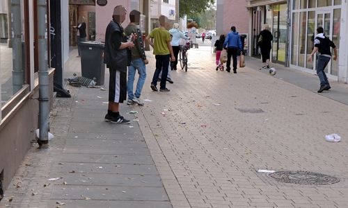 Die Situation in der Neumärker Straße kurz vor Beginn des Ortstermins mit dem Landtagsabgeordneten Jörn Domeier. Fotos: SPD Helmstedt