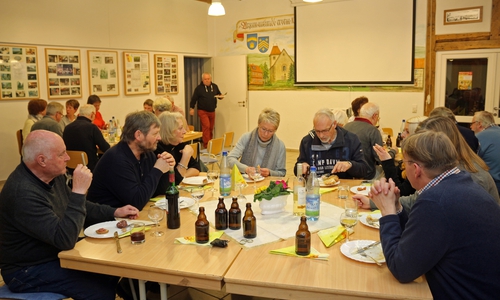 Das Bauernbüffet mundete. Foto: Lingelbach