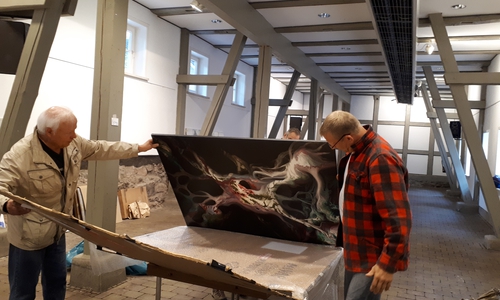 Zahlreiche Helfer von Bergstadtverein Sankt Andreasberg und Nationalpark Harz packen mit an, um auch die diesjährige Kunstausstellung NATUR – MENSCH 2018 wieder zu einem eindrucksvollen Kunsterlebnis werden zu lassen. Foto: Cordula Dähne-Torkler