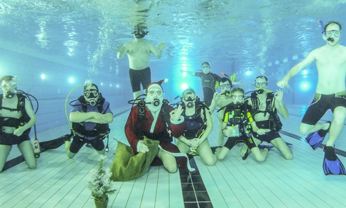  Gruppenfoto mit dem Weihnachtsmann.
