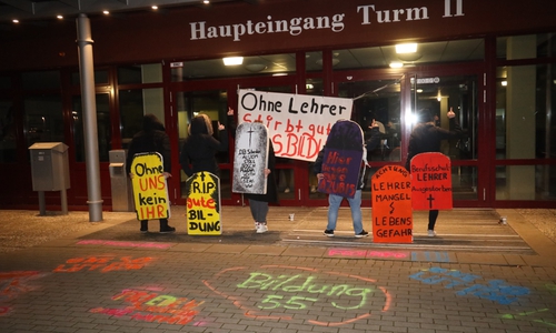 Auf dem Gelände der BBS Fredenberg wurden auch Schmierereien hinterlassen. Fotos: Rudolf Karliczek