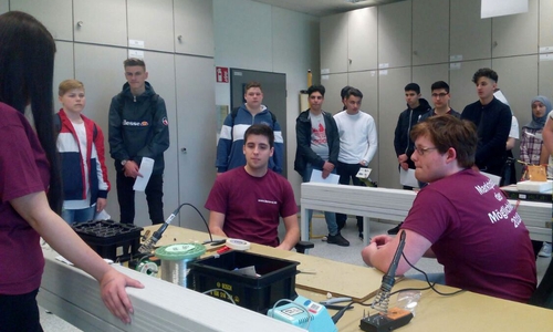 Schülerinnen und Schüler schnuppern in gewerblich-technische Berufe der „Großen Fünf“ hinein. Foto: Allianz für die Region GmbH