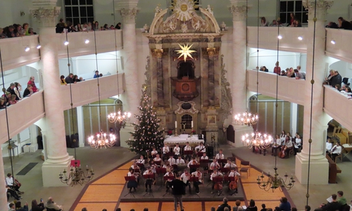 Auch in diesem Jahr veranstaltete das Gymnasium im Schloss sein traditionelles Weihnachtskonzert.

Foto: GiS