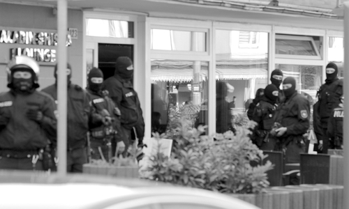 Zahlreiche Razzien gab es in den vergangenen Wochen. Drohen nun weitere? Symbolfoto: Alexander Peine