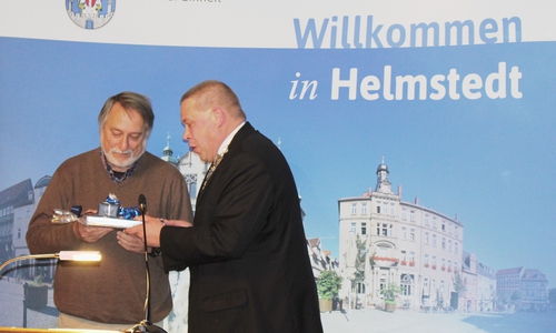 Michael Gehrke (links) bei der Ehrung seiner 45-jährigen Ratszugehörigkeit im Jahre 2017. Archivbild.
