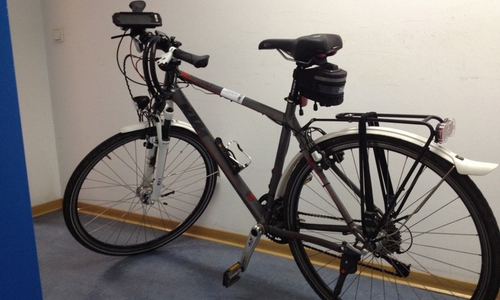 Bei dem Herrenfahrrad handelt es sich um ein graues Trekkingrad der Marke KTM. Foto: Polizei