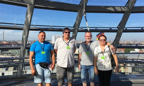 Thomas Schrader, Wilfried Schwokowski, Holger Loest und Natalia Matzuga auf der Reichtstagkuppel (v.l.n.r.). Foto: Privat