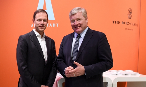 Roland Clement, Vorsitzender der Geschäftsführung der Autostadt, und der Niedersächsische Wirtschaftsminister Dr. Bernd Althusmann. Foto: Autostadt/ Dengler, Andreas 