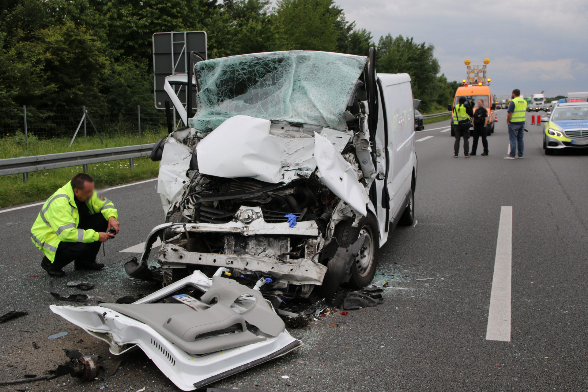 Tödlicher Unfall Auf A2 - Ungebremst Auf Stauende Gefahren ...