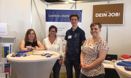  Das Team der Landkreisverwaltung freut sich auf viele Gespräche mit Jugendlichen und Eltern (v.l.): Claudia Radowski, Edith Förg-Reichelt, Nils Welsch, Katharina Schmalkoke. Foto: Landkreis Wolfenbüttel