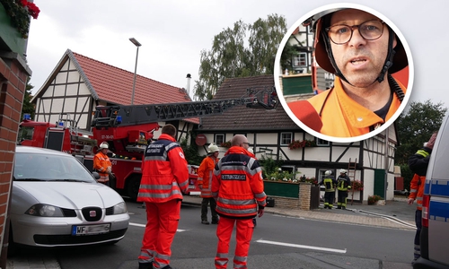 Der stellvertretender Ortsbrandmeister Dieter Borchers über den Einsatz. Fotos/Video: Alexander Panknin