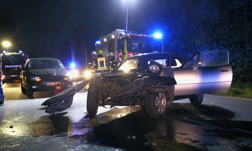 Die Fahrzeuge wurden erheblich beschädigt. Fotos: Rudolf Karliczek