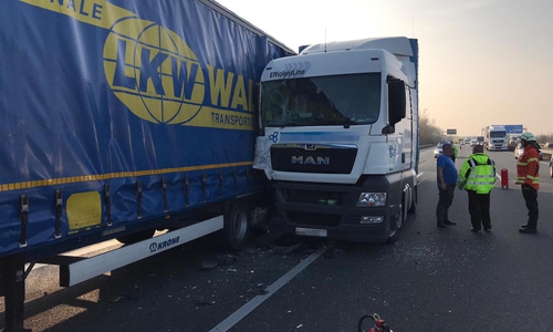 Insgesamt waren drei LKW beteiligt. Fotos und Video: aktuell24/DC