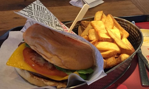 Am Montag zeigt der TV-Sender VOX die Geschichte von Christina aus Wolfsburg. Sie hat in Cape Coral ein Burger-Restaurant eröffnet. Symbolfoto: Anke Donner
