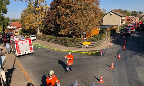 Die Feuerwehr kontrollierte das Wohnhaus, stellte dort aber kein Gas fest. Foto: Gemeindefeuerwehr Lehre