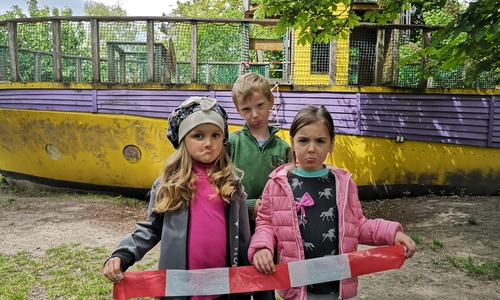 Traurige Kindergesichter sollen durch die Rettung des Bootes gegen freudige getauscht werden. Foto: Karoline Armbrecht