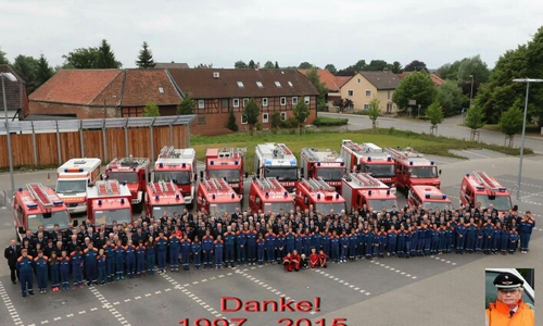 Die Sickter Feuerwehr verabschiedet sich vom Gemeindebrandmeister Dieter Heine und bedankt sich für die 18-jährige Amtsausübung. Foto: Privat