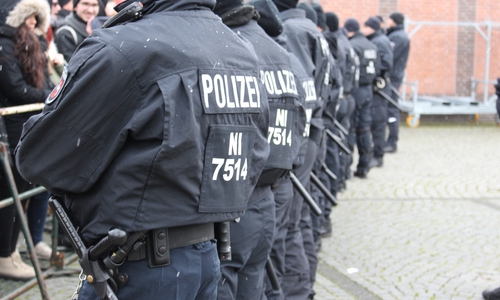In Lebendstedt kam es am Samstagmittag zu einer Versammlung. Die Polizei sucht nun Zeugen. Symbolfoto: Sandra Zecchino