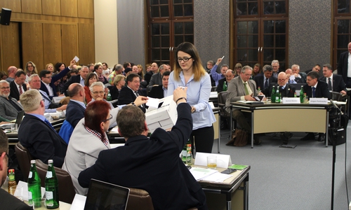 Über die Einführung der Schulbezirke für Gesamtschulen wurde geheim abgestimmt. Fotos: Alexander Dontscheff