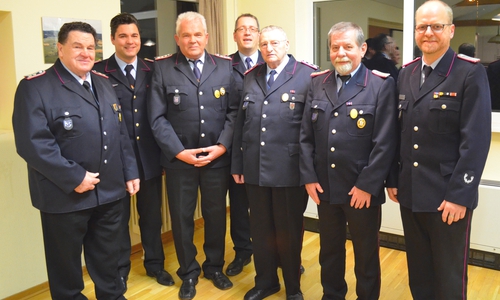 Albert Hantelmann, Kreisbrandmeister Tobias Thurau, Manfred Baars, Jan Sprenger, Werner Hurst, Klaus-Peter Breske und Ortsbrandmeister Tobias Breske. Foto: Privat