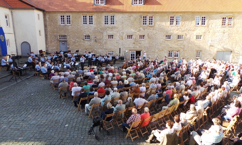 Ab sofort sind die Karten für das diesjährige Benefizkonzert des Lions Clubs Helmstedt mit dem Bundespolizeiorchester Hannover erhältlich. Foto: Stadt Schöningen