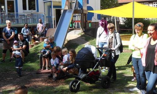 Besucher beim AWO- Sommerfest der Okerknirpse. Foto: Privat