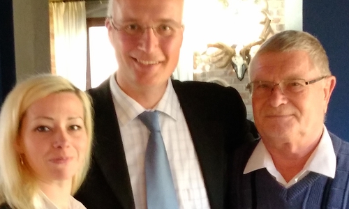 Rabea Shahini (Fraktionsassistentin), Jörn König (MdB) und Jürgen Rubi (Mitglied im Kreistag Peine). Foto: AfD