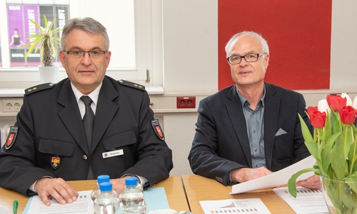 Kriminaloberrat Bernhard Bergmann (li.) und Erster Kriminalhauptkommissar Thomas Art stellen die Kriminalstatistik für das Jahr 2018 vor. Fotos: Tanja Bischoff