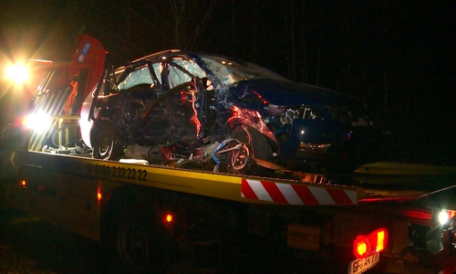Der blaue Skoda ist bereits auf dem Abschleppwagen, Fotos: aktuell24/bm.