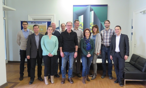 Die teilnehmenden Mitarbeiterinnen und Mitarbeiter der Gemeinden  beschäftigten sich bei der Schulung im Kreishaus mit dem geplanten EDV-Programm zum kommunalen Energiecontrolling.  Foto: Landkreis