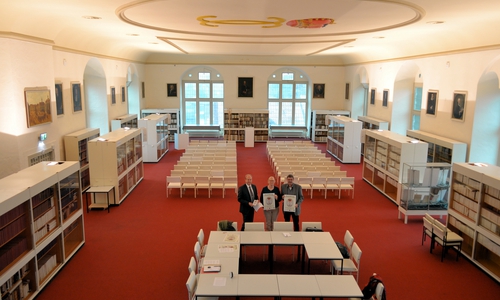 von links: Landrat Gerhard Radeck, Museumsleiterin Frau Marita Sterly und Geschäftsbereichsleiter Herr Thomas Wippich. Foto: Landkreis Helmstedt.