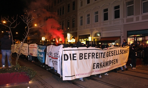 Am Freitagabend zog die erste Demo anlässlich des AfD-Parteitags durch die Innenstadt. Fotos und Podcast: Alexander Dontscheff