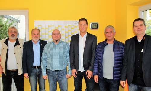 Horst Nagel (von links, SoVD), Heinz-Ulrich Kabrodt (SoVD), Andreas Clark (ASB), Joachim Uebermuth (ASB), Enrico Leinichen (ASB), und Rainer Grote (ASB) bei der Detailplanung im SoVD Beratungszentrum Gifhorn.