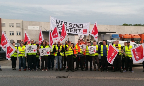 „Wir wollen endlichen einen Tarifvertrag!“ Foto: ver.di Bezirk Region Süd-Ost-Nds