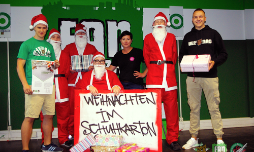 Der Fanclub Weekendbrothers und das Fanprojekt Wolfsburg rufen die VfL-Fans zur Beteiligung an der Aktion "Weihnachten im Schuhkarton" auf. Foto: Stadt Wolfsburg

