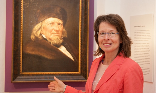 Dr. Gabriele Henkel referiert über Porträts von Hoffmann von Fallersleben
Foto: Hoffmann-von-Fallersleben-Museum/Meike Netzbandt