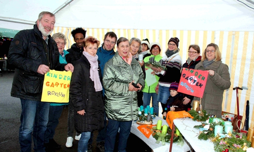 Auf dem Roklumer Weihnachtsmarkt war viel los. Foto: Bernd-Uwe Meyer