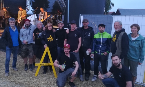 Die Organisatoren des Ackerfestes sowie Vertreter der Vahlberger Asse Aktivisten und Mitglieder vom Verein aufpASSEn. Foto: privat