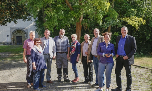 Die SPD-Kandidatinnen und Kandidaten beim Vororttermin - echter Hand liegt der in Frage kommende Bereich. Foto: SPD