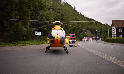 Der Verletzte wurde mit dem Rettungshubschrauber abtransportiert. Fotos: Feuerwehr Oker