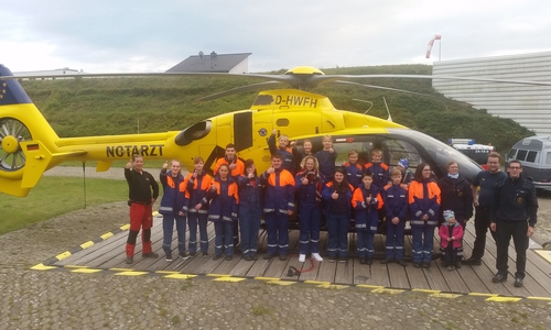 Die Jugendfeuerwehr Burgdorf besuchte den Rettungshubschrauber in Wolfenbüttel. Foto: Privat