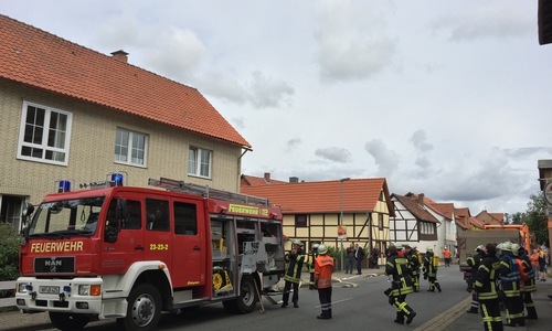 Am Donnerstagmorgen kam es in einem Wohnhaus  in der Harzstraße zu einem Küchenbrand. Fotos: Anke Donner