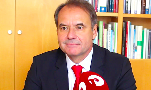 Oberbürgermeister Ulrich Markurth blickt auf das Jahr 2017 zurück. Foto/Video: Nick Wenkel