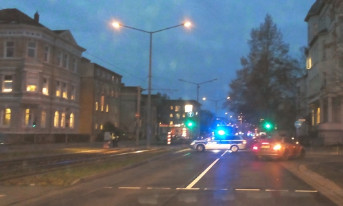 Die Polizei leitete den Verkehr schließlich um. 